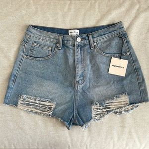 Semi Distressed Superdown Jean Shorts- NWT - size 29